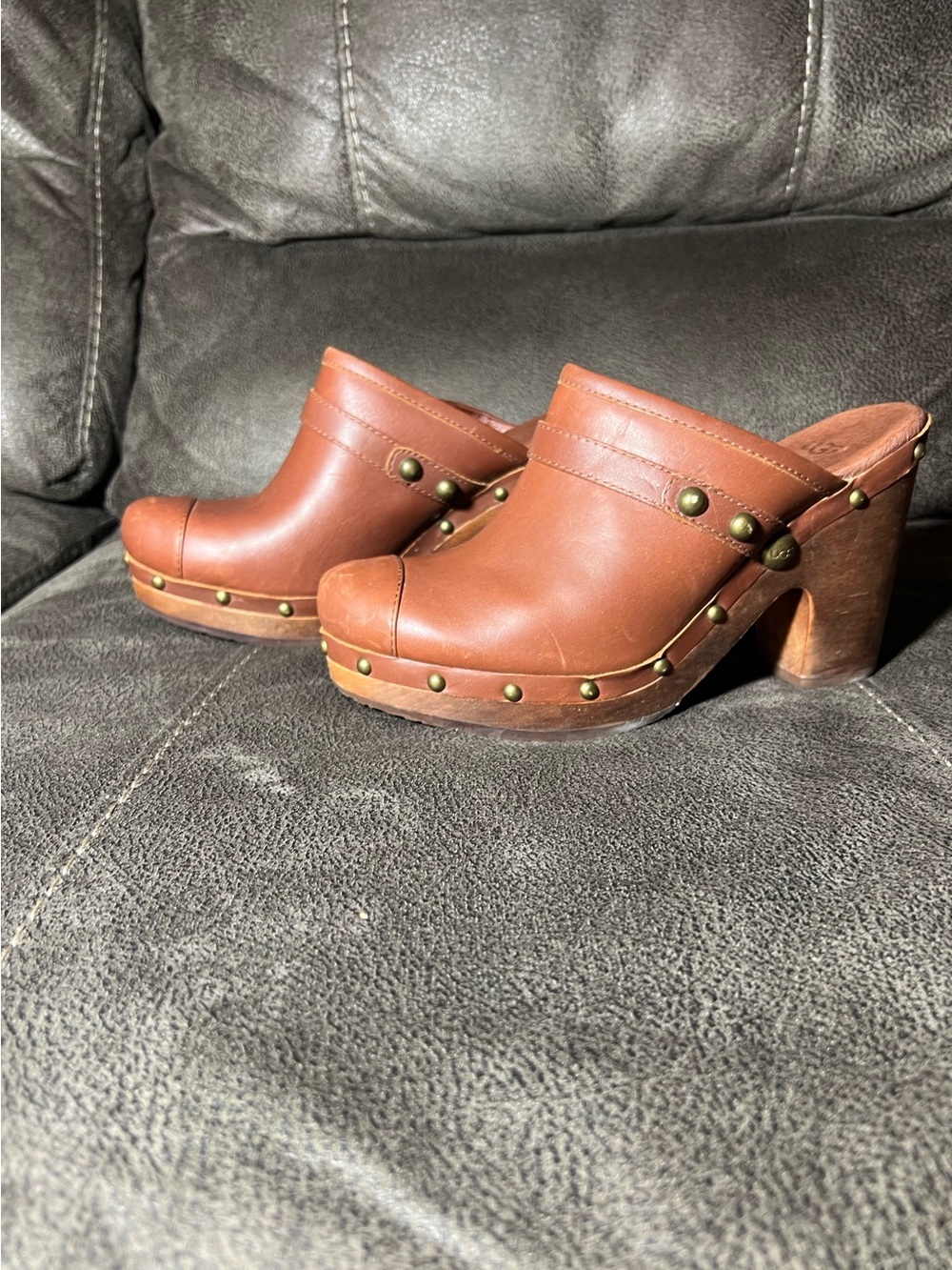 UGG Australia Leather Wooden Platform Clogs Heels Brown Studded Size 9